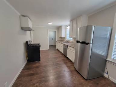 Main picture of 307 W 19th St