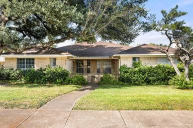 Main picture of 8351 Lullwater Dr