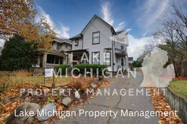 Main picture of 300 Charles Ave SE