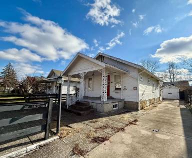 Main picture of 308 Ashwood Ave