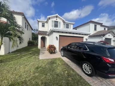 Main picture of 3512 SW 93rd Ave