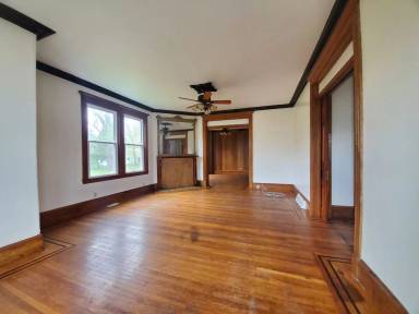 Main picture of 30 S Giles St