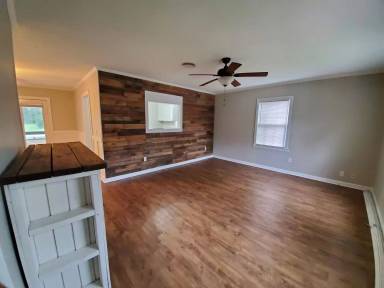 Main picture of 6 Deanna Dr