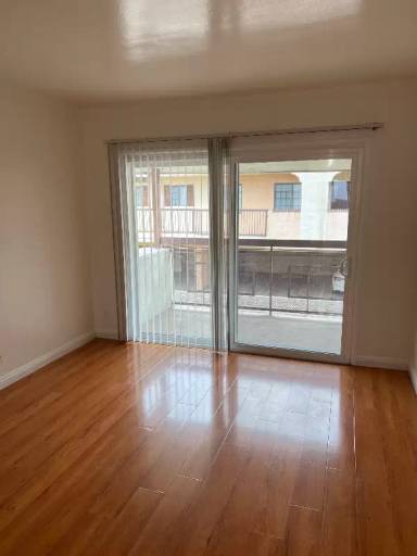 Main picture of 214 W Maple St
