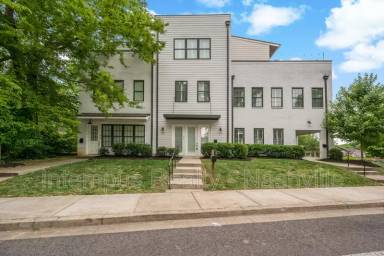 Main picture of 416 Douglas Ave