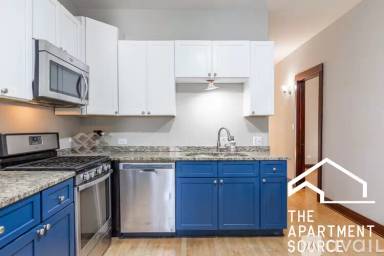 Main picture of 2320 W Armitage Ave