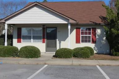 Main picture of 205 Rollins Dr