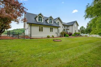 Main picture of 656 Lakeside Dock Dr