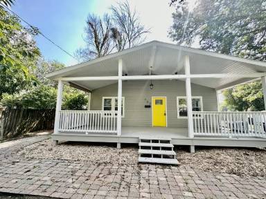 Main picture of 703 SW 2nd St