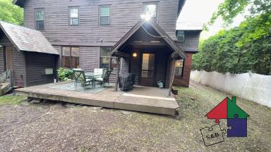 Main picture of 437 Main St