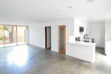 Main picture of 305 San Vicente Blvd