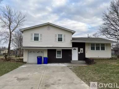 Main picture of 11117 W 70th St