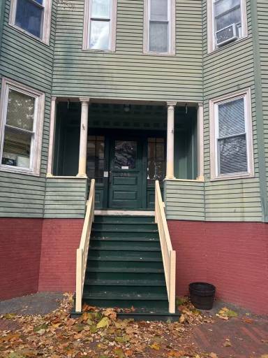 Main picture of 265 Spring St