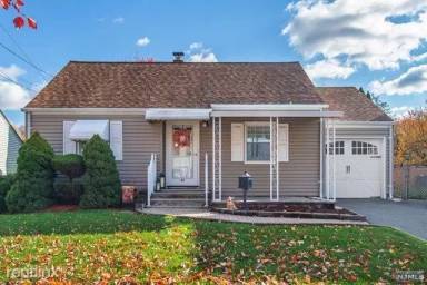 Main picture of 47 Surrey Ln