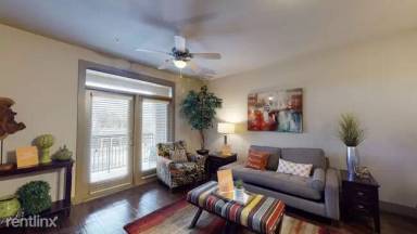 Main picture of 205 E Cevallos