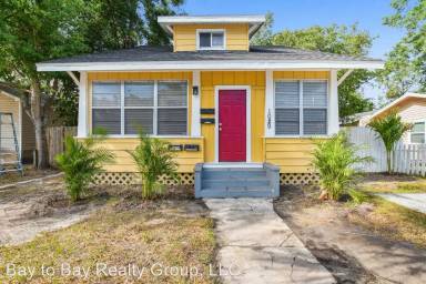 Main picture of 1029 1/2 12th Ave S