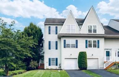 Main picture of 261 Jefferson Ave