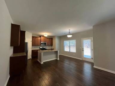 Main picture of 106 Gunier Cir