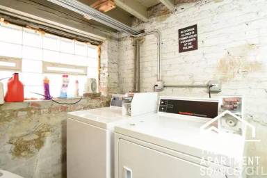 Main picture of 2747 W Augusta Blvd