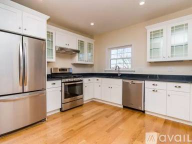 Main picture of 8 Greenville St