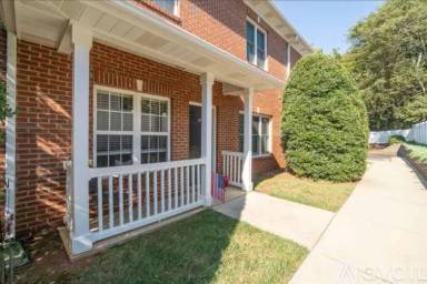 Main picture of 917 Shearer St