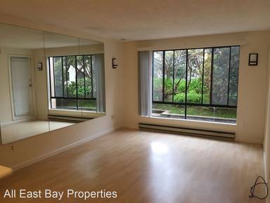Main picture of 7 Commodore Dr