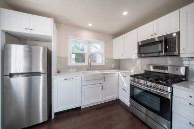 Main picture of 3384 Gregory St