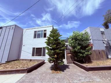 Main picture of 2140 Roosevelt Ave