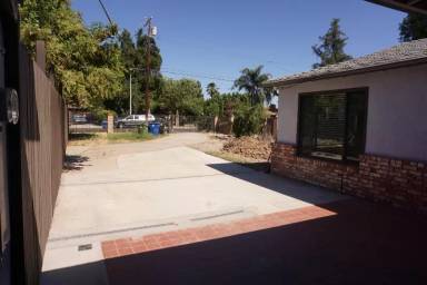 Main picture of 7543 Enfield Ave