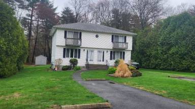 Main picture of 792 Moore St