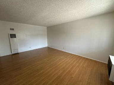 Main picture of 4860 Canoga St