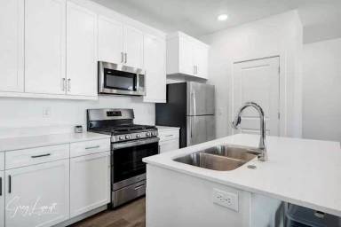 Main picture of 5801 S Garnet Dr