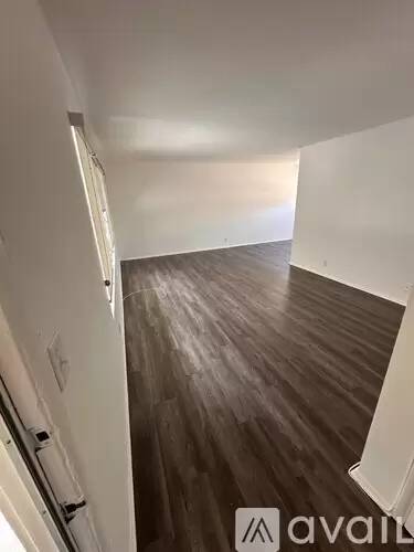 Main picture of 221 S Doheny Dr