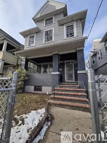 Main picture of 206 Park Ave