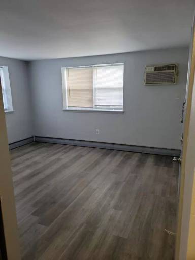 Main picture of 615 E Main St