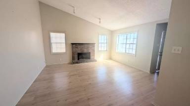Main picture of 104 Elmhurst Cir
