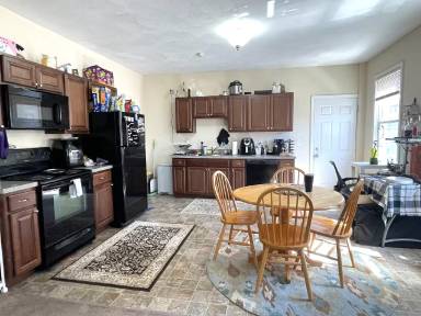 Main picture of 79 Ring St
