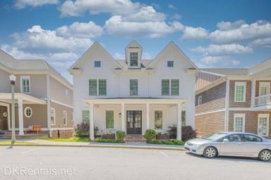 Main picture of 7 McEvoy Ln