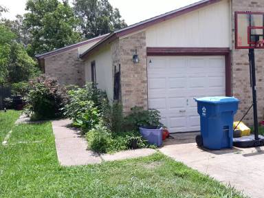 Main picture of 813 Lloyd Ln