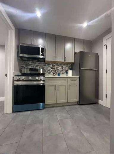 Main picture of 84 98 St