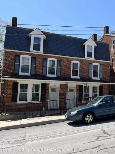 Main picture of 30 N Lee St