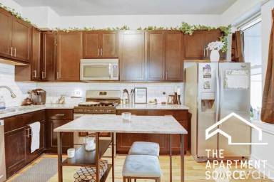 Main picture of 2747 W Augusta Blvd