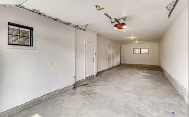 Main picture of Luxurious 3 bad 3 bath townhome