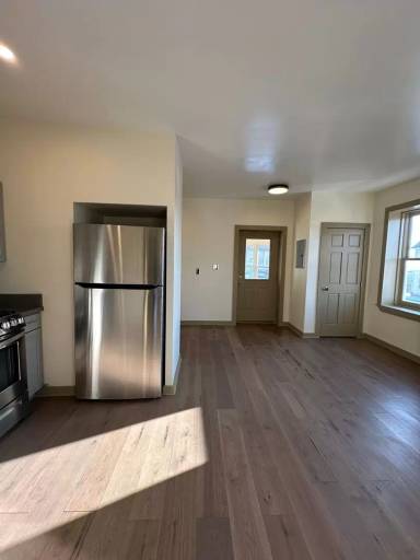 Main picture of 263 Main St