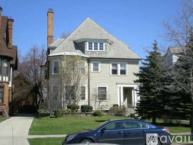 Main picture of 620 W Ferry St