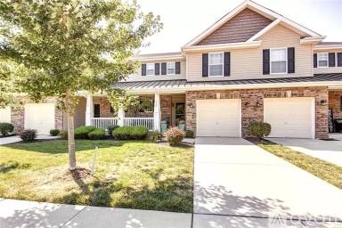 Main picture of 1302 New Charter Ln