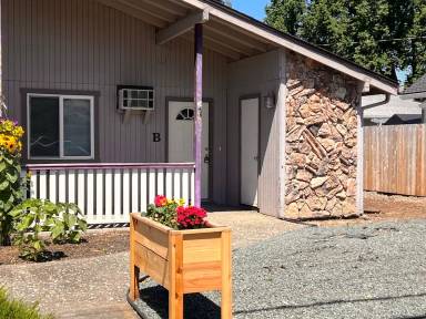 Main picture of 302 Boardman St