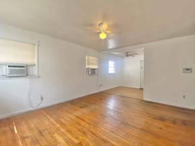 Main picture of 3322 Jarvis St