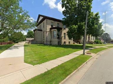 Main picture of 30 N Elm St