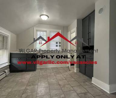Main picture of 1015 Elm St